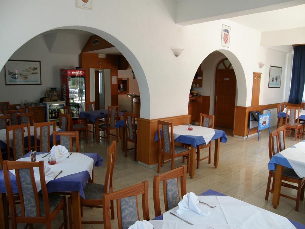 Guest House & Restaurant Adriatic 克勒克 外观 照片